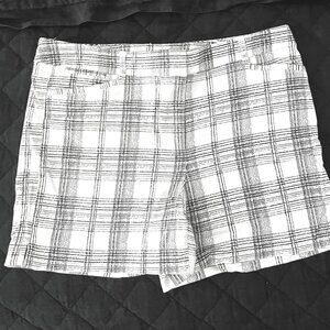 White House Black Market Size 6 Cotton Shorts Black and White Checked